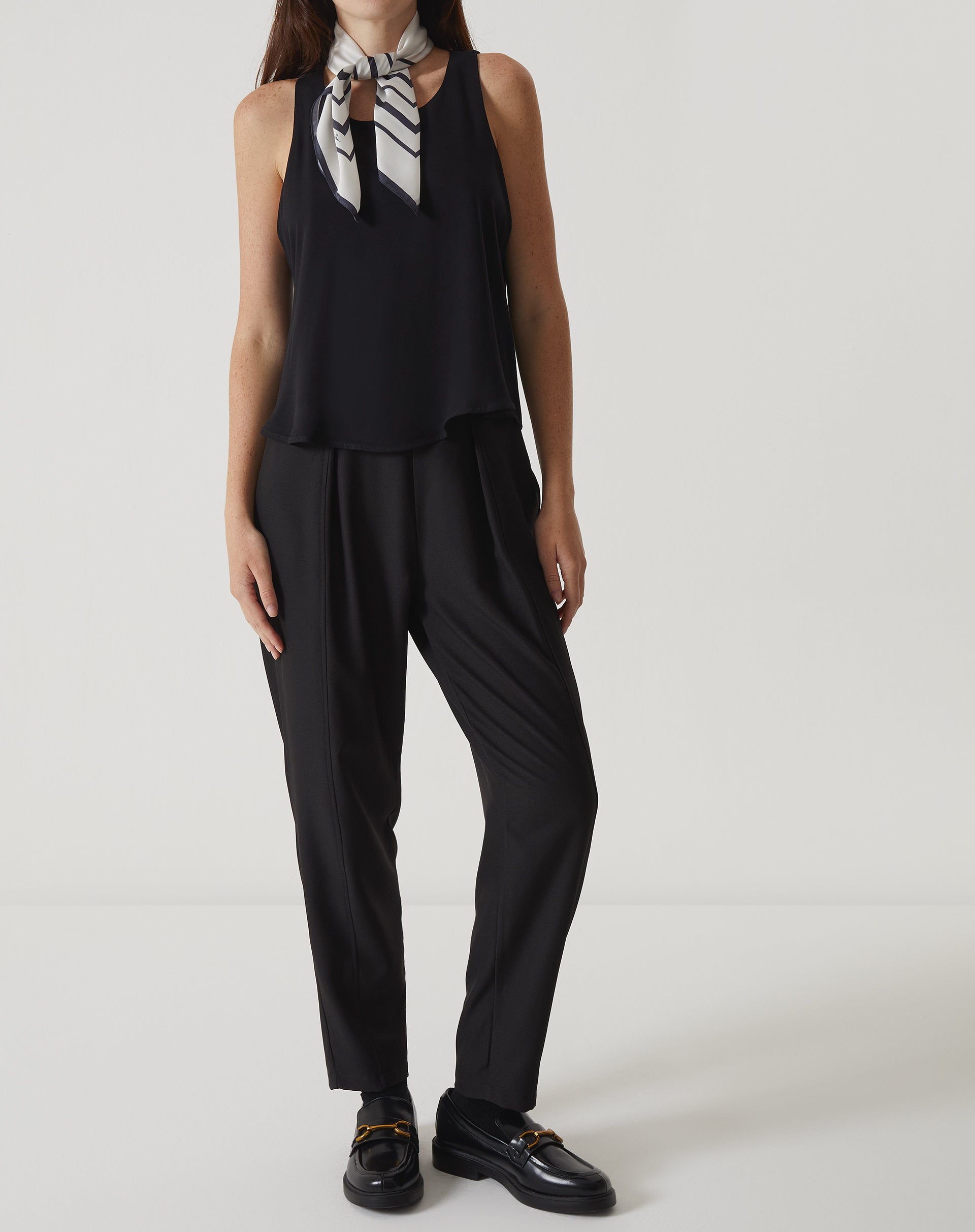 REGATA COM BABADOS DE VISCOSE - PRETO