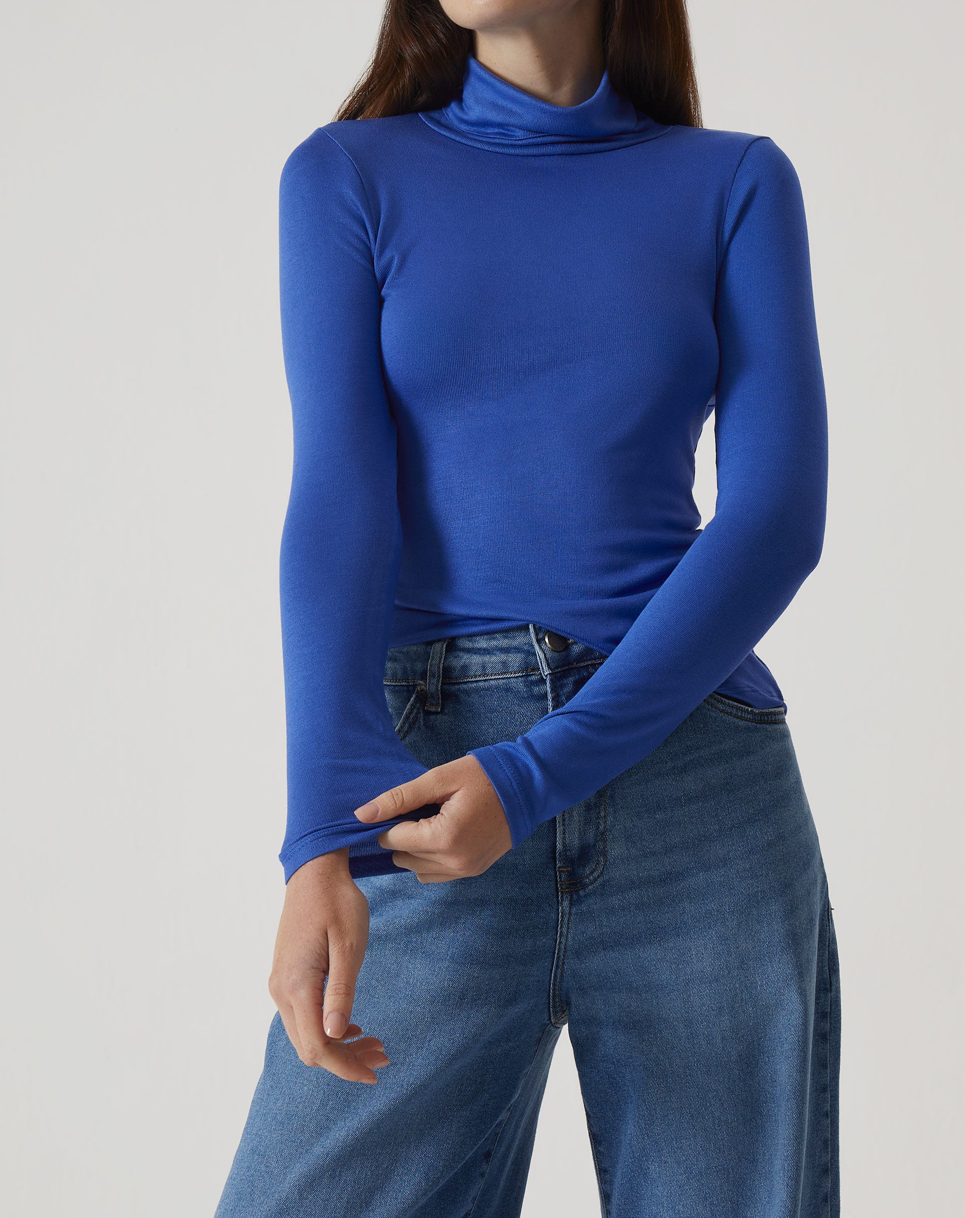 BLUSA GOLA ALTA DE MALHA - AZUL