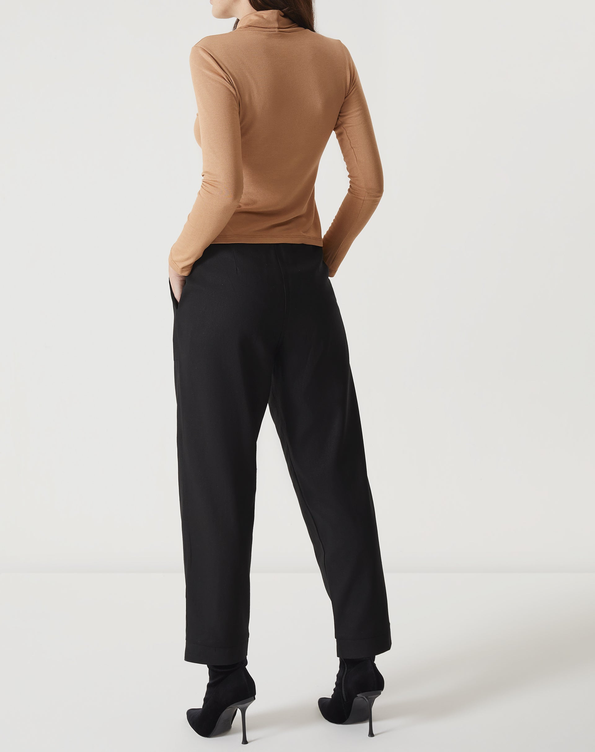 CALÇA SLIM CROPPED DE ALFAIATARIA - PRETO