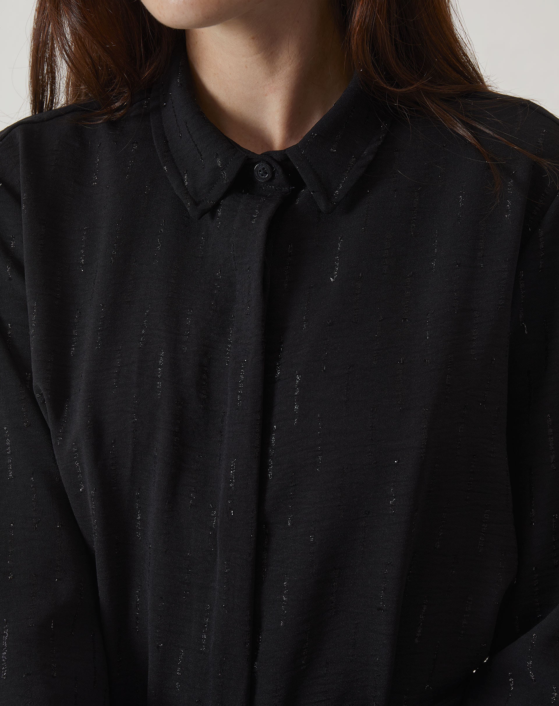 CAMISA MANGA LONGA BARRA ARREDONDADA - PRETO