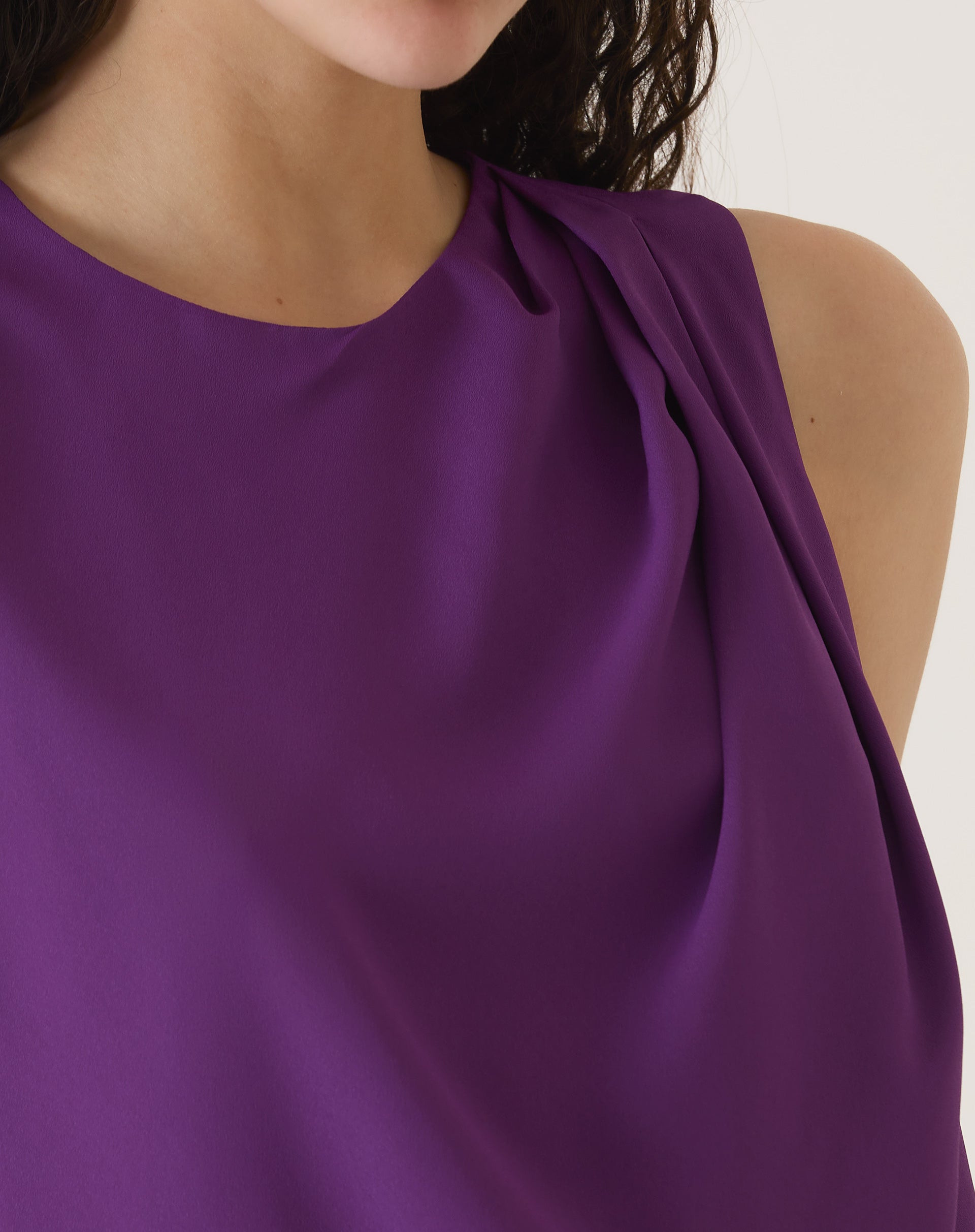 BLUSA SEM MANGAS DE CREPE - ROXO