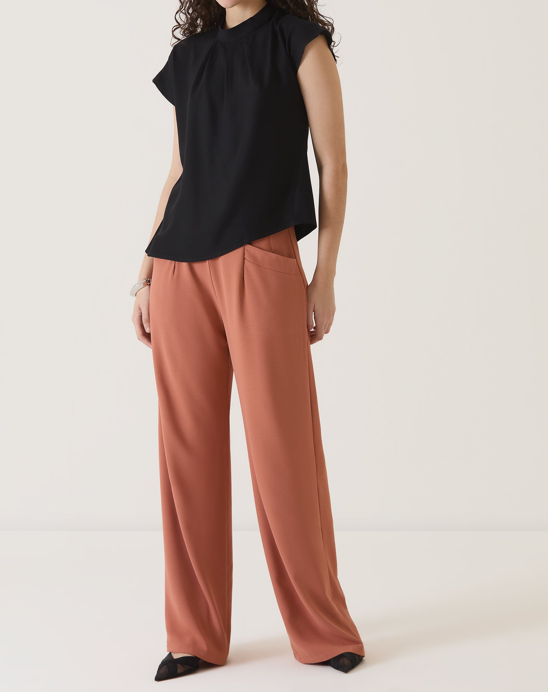 BLUSA MANGA CURTA DE VISCOSE - PRETO