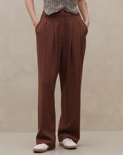 CALÇA RETA CROPPED COM PREGAS E MEIO CÓS ELÁSTICO - MARROM