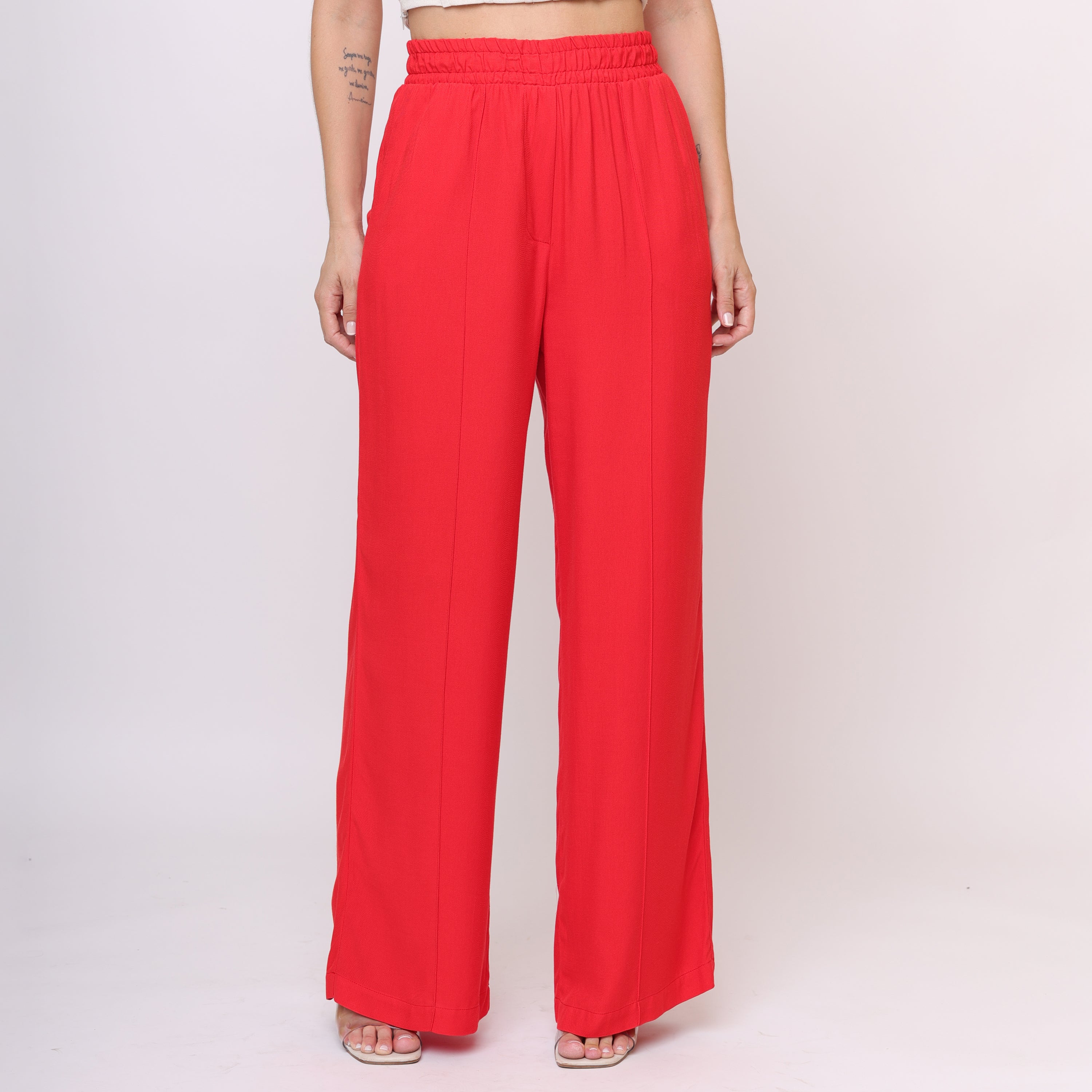 Calça pantalona vermelha em viscose vista frontal, cós alto elástico e perna ampla comprimento longo - Pantalona Vermelha Coleção Alto Verão 2026