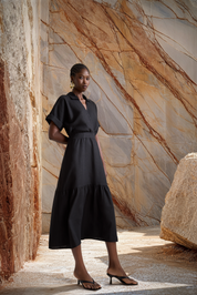 VESTIDO LONGO DECOTE V COM GOLA - PRETO