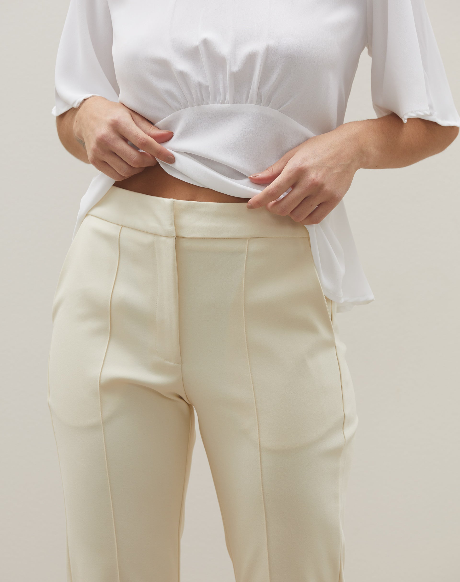 CALÇA ALFAIATARIA ESSENTIAL - AREIA