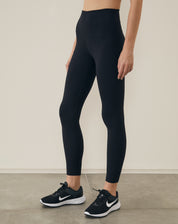 NIKE TÊNIS REVOLUTION 6 - PRETO E BRANCO