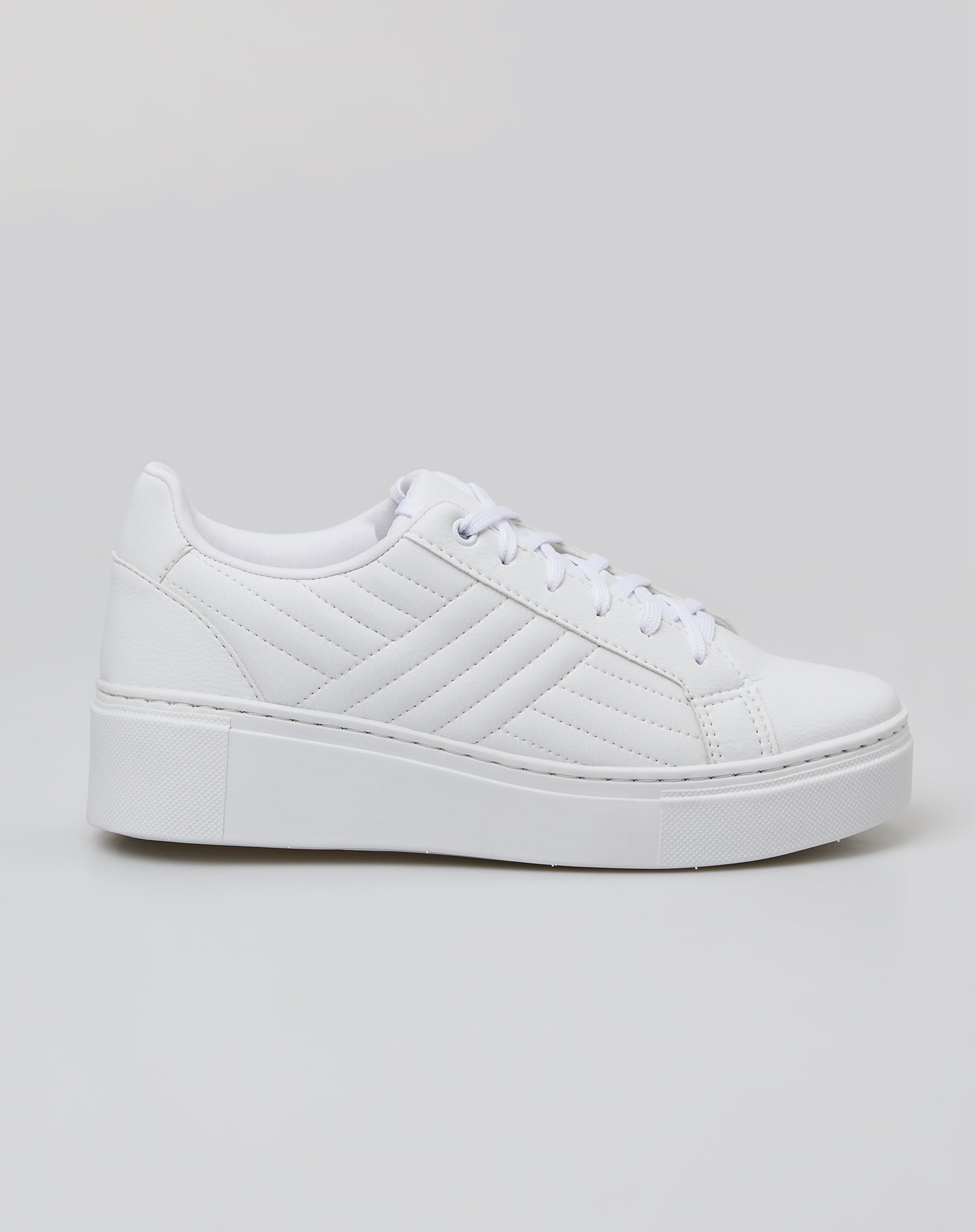 TÊNIS SOLA FLATFORM  DETALHE MATELASSÊ  - BRANCO