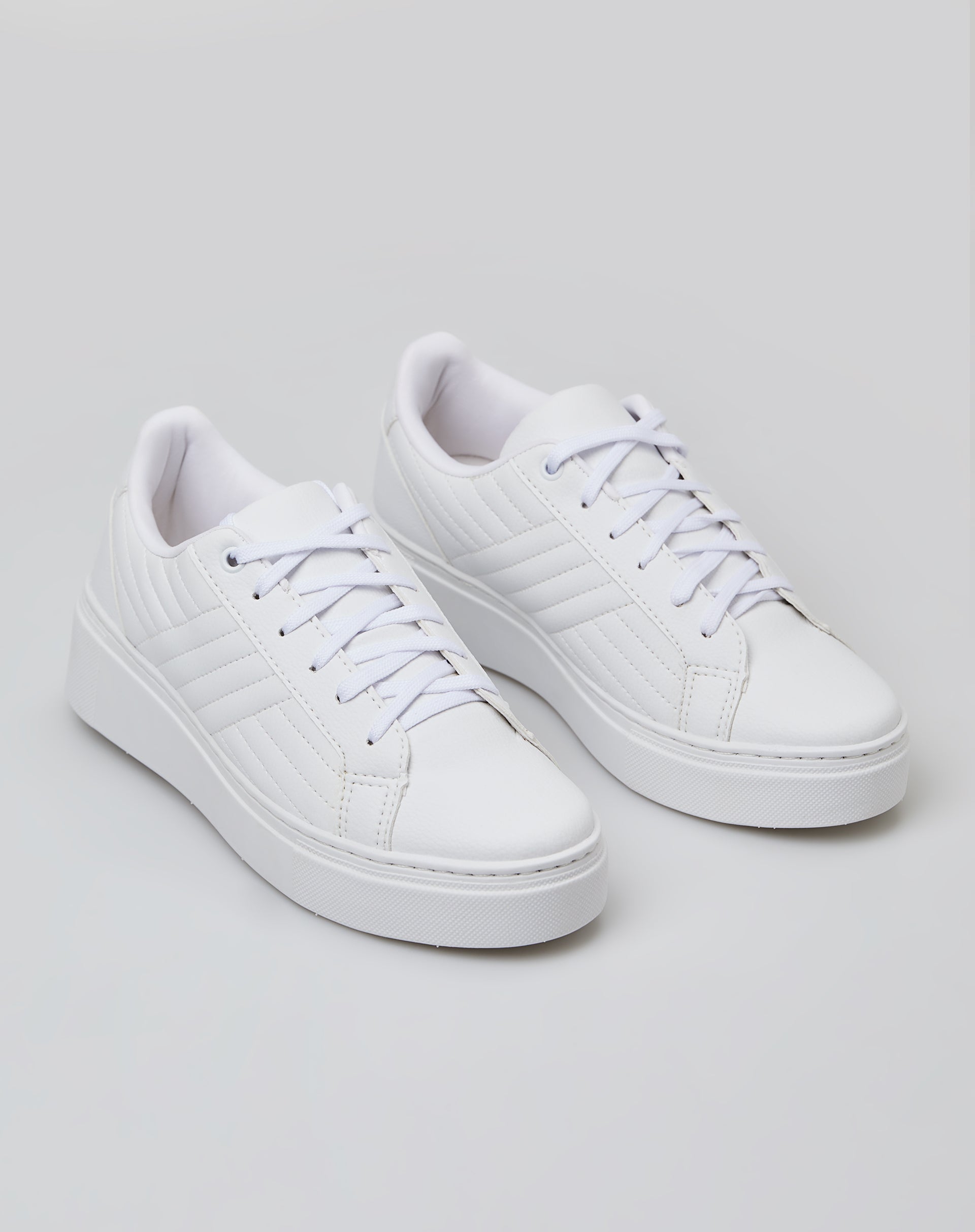 TÊNIS SOLA FLATFORM  DETALHE MATELASSÊ  - BRANCO