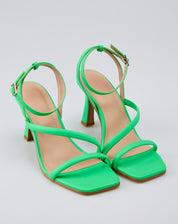 SANDÁLIA DE TIRAS ASSIMÉTRICAS E SALTO MÉDIO FINO - VERDE NEON