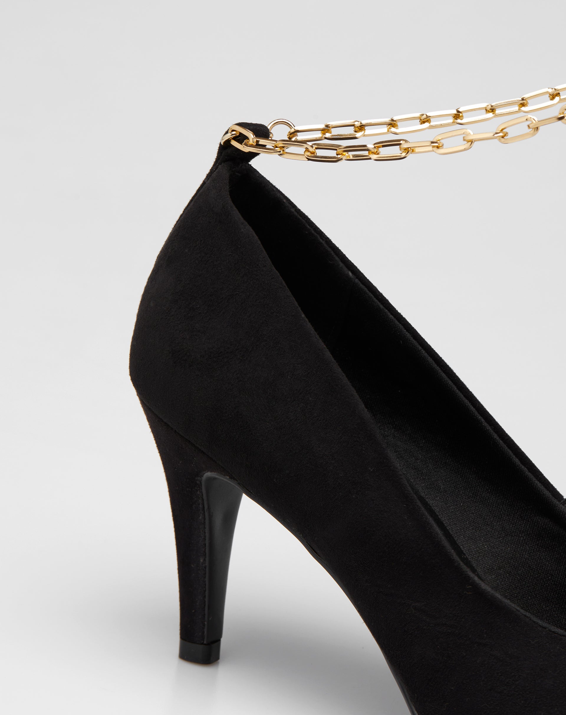 SCARPIN BICO FINO SALTO FINO E CORRENTE REMOVÍVEL - PRETO