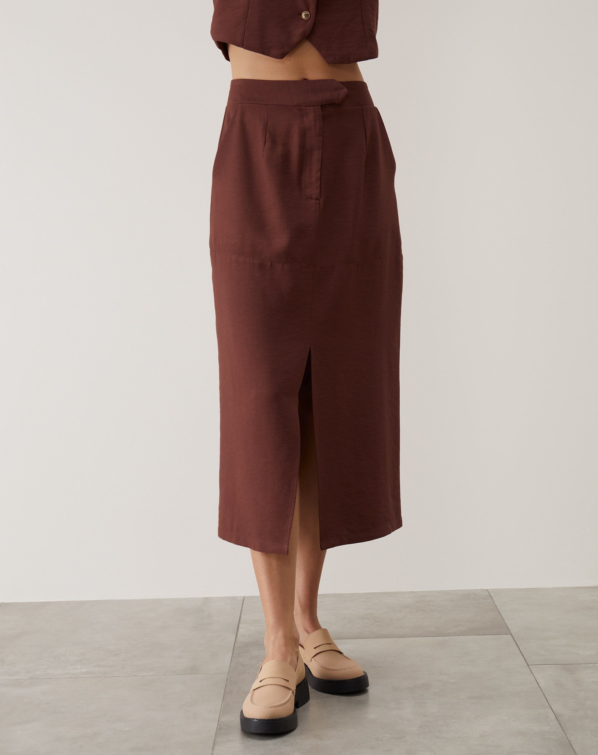 SAIA MIDI COM FENDA FRONTAL ALFAIATARIA - MARROM