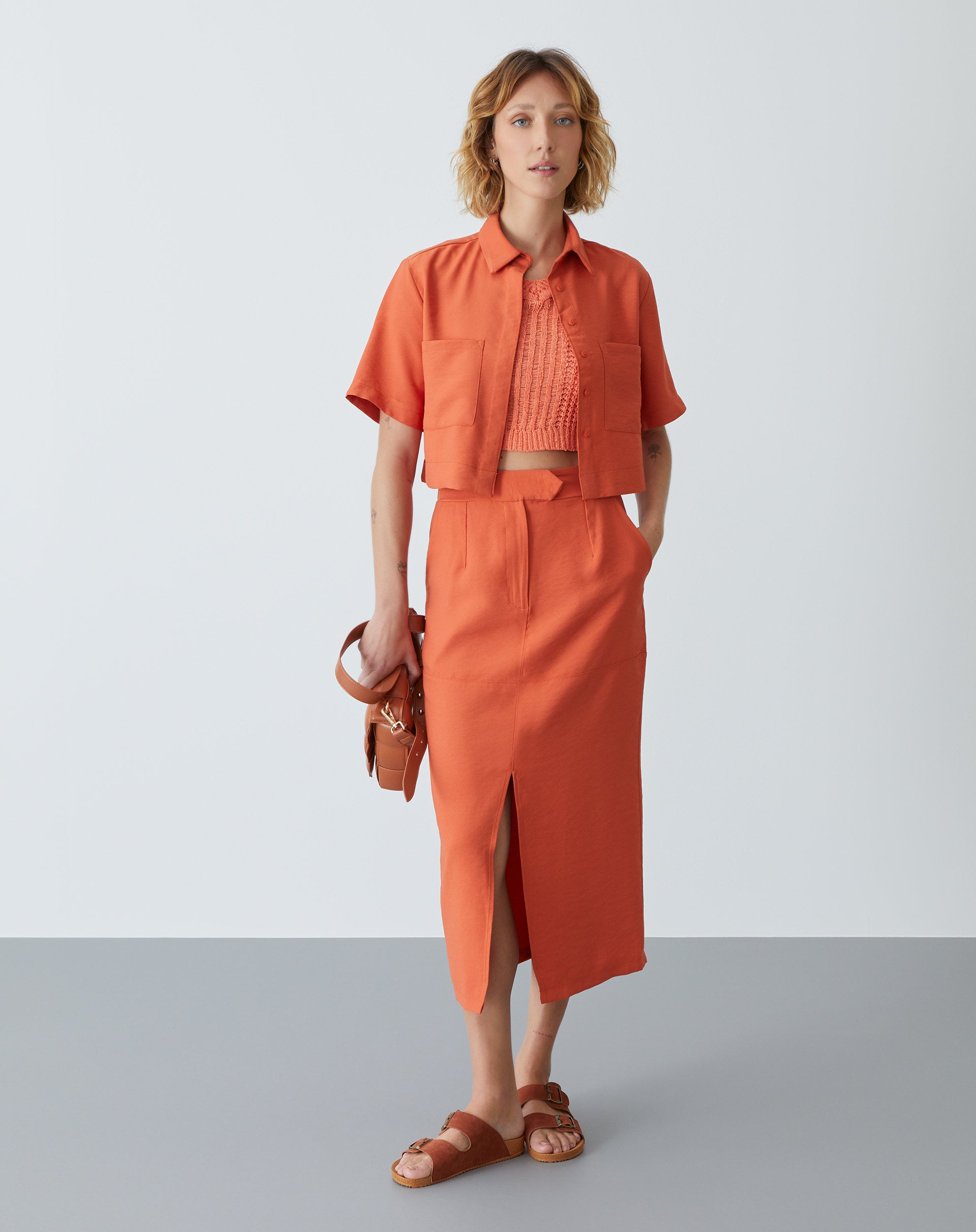 SAIA MIDI COM FENDA FRONTAL ALFAIATARIA - TERRACOTA