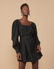 VESTIDO CURTO MANGA LONGA DECOTE QUADRADO COM CINTO - PRETO