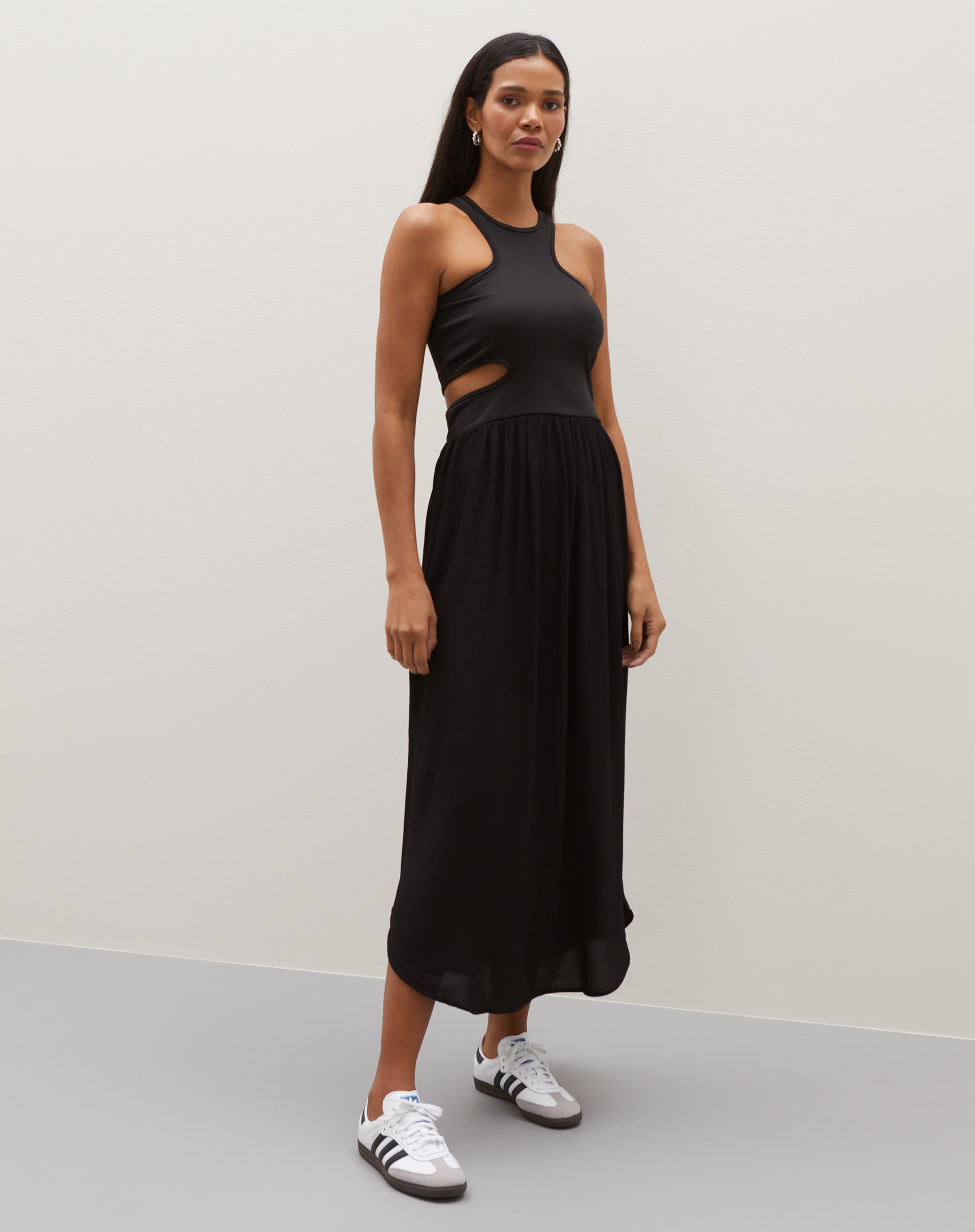 VESTIDO MIDI MALHA COM RECORTES - PRETO