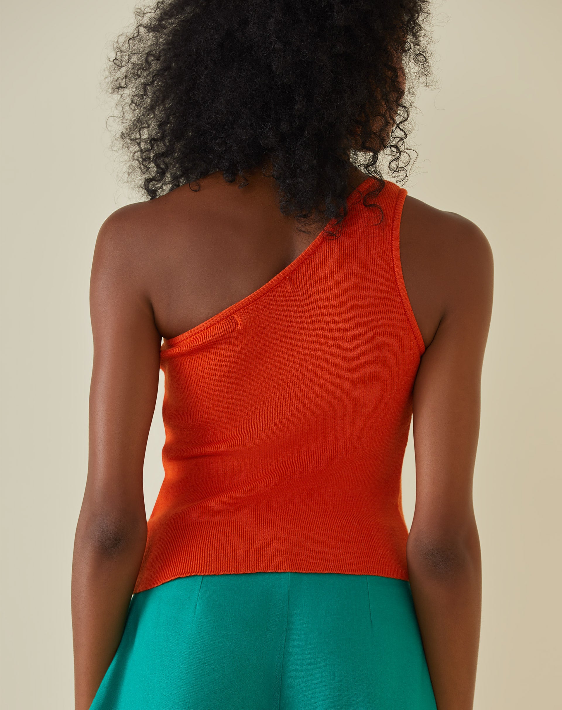 BLUSA TRICOT DE UM OMBRO SÓ - LARANJA