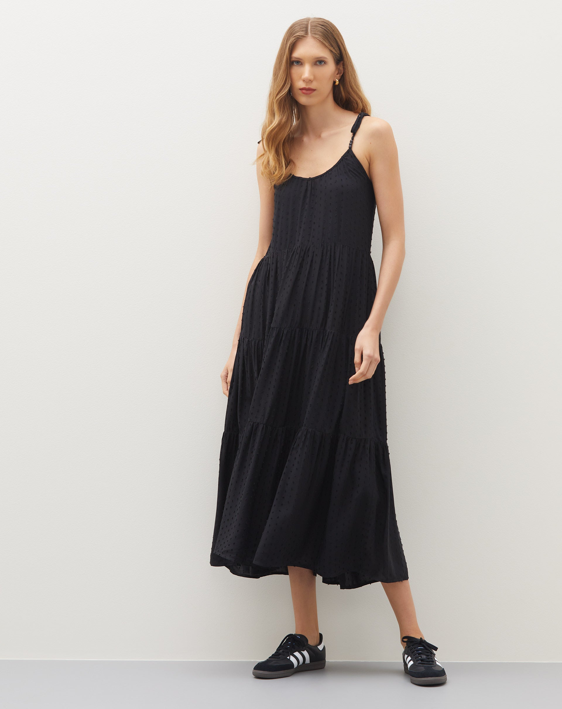 Vestido Longo com Alça de Amarração e Marias  - Preto