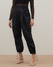 Calça Parachute Com Cós de Elástico e Bolso Cargo - PRETO