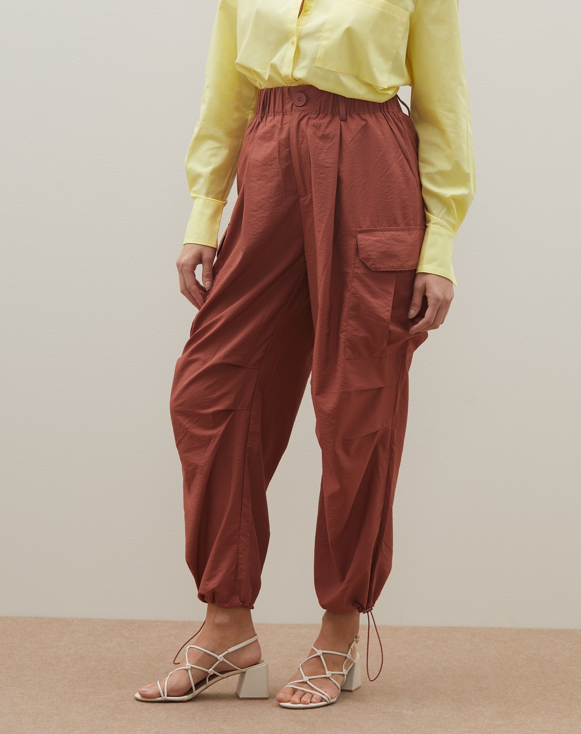 Calça Parachute Com Cós de Elástico e Bolso Cargo - TERRACOTA