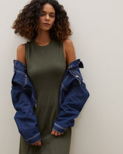 VESTIDO DE MALHA COM RECORTES - VERDE MILITAR